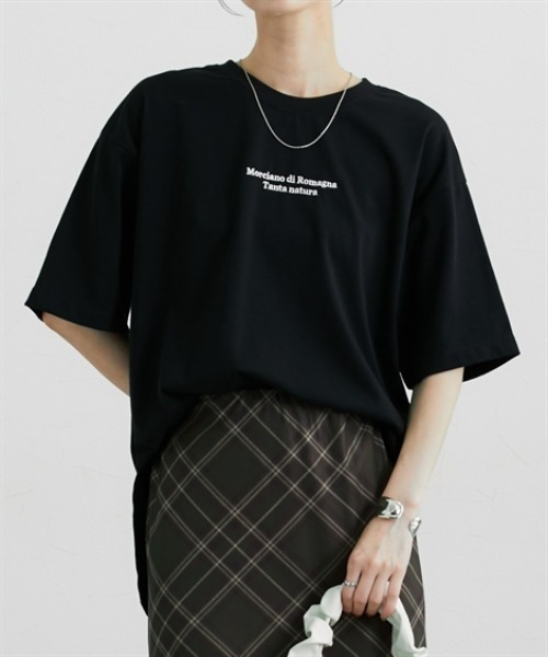 nissen(ニッセン)の「綿混オーバーサイズきれいめロゴTシャツ(Tシャツ/カットソー・レディース・ブラック系1/ブラック系3/ホワイト系4/ホワイト系3/ブラック系2/ブラウン系1/ホワイト系1/ホワイト系2/ブラック系4・M/L)」の9枚目の写真