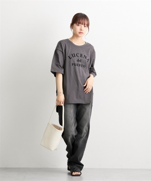 nissen(ニッセン)の「綿混オーバーサイズきれいめロゴTシャツ(Tシャツ/カットソー・レディース・ブラック系1/ブラック系3/ホワイト系4/ホワイト系3/ブラック系2/ブラウン系1/ホワイト系1/ホワイト系2/ブラック系4・M/L)」の19枚目の写真