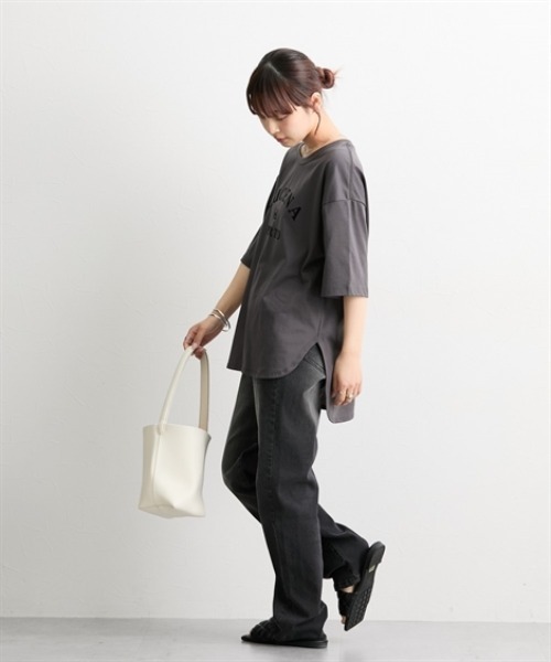 nissen(ニッセン)の「綿混オーバーサイズきれいめロゴTシャツ(Tシャツ/カットソー・レディース・ブラック系1/ブラック系3/ホワイト系4/ホワイト系3/ブラック系2/ブラウン系1/ホワイト系1/ホワイト系2/ブラック系4・M/L)」の21枚目の写真