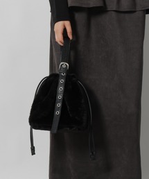 LAKOLE | アイレット×ファー巾着バッグ / 579033(ハンドバッグ)