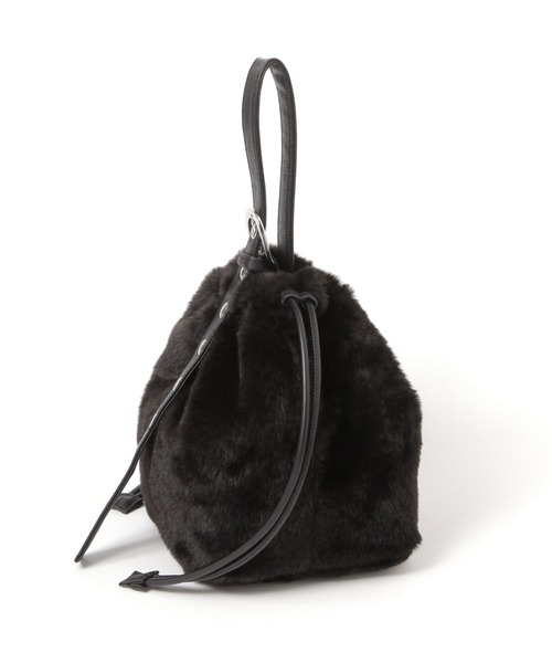 LAKOLE（ラコレ）の「アイレット×ファー巾着バッグ / 579033（ハンドバッグ・レディース・ブラック/オフホワイト・FREE）」の3枚目の写真