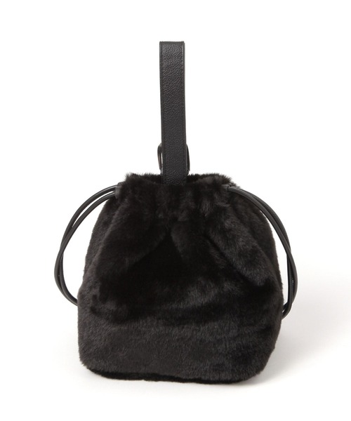 LAKOLE（ラコレ）の「アイレット×ファー巾着バッグ / 579033（ハンドバッグ・レディース・ブラック/オフホワイト・FREE）」の4枚目の写真