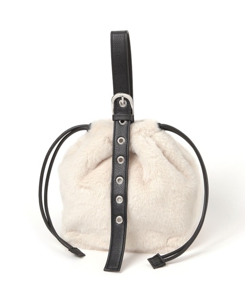 LAKOLE（ラコレ）の「アイレット×ファー巾着バッグ / 579033（ハンドバッグ・レディース・ブラック/オフホワイト・FREE）」の21枚目の写真