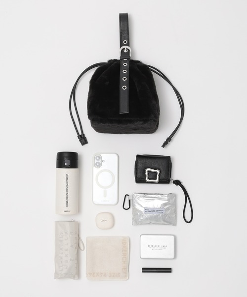 LAKOLE（ラコレ）の「アイレット×ファー巾着バッグ / 579033（ハンドバッグ・レディース・ブラック/オフホワイト・FREE）」の20枚目の写真