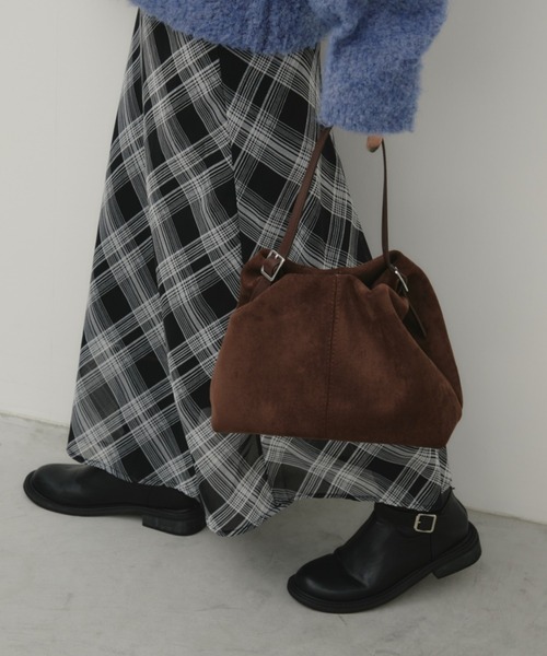 Aunt Marie's（アントマリーズ）の「スウェードギャザーショルダーバッグ（ショルダーバッグ・レディース・ブラウン/ブラック/ブルー・FREE）」の16枚目の写真