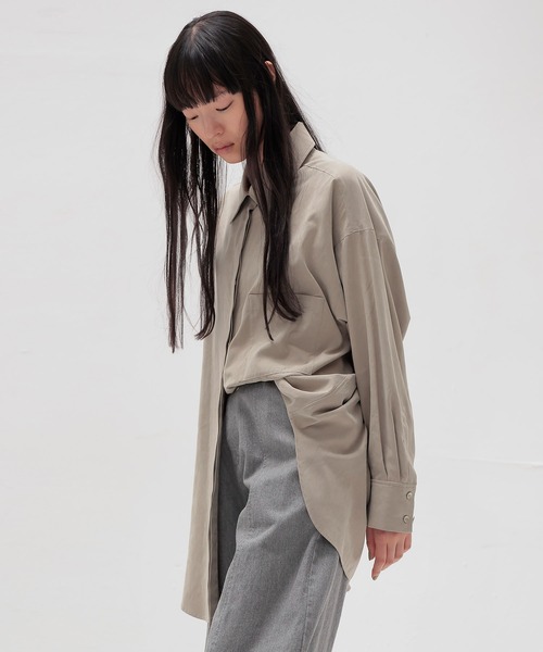 DRESSLAVE(ドレスレイブ)の「peach big shirt(ピーチスキンビッグシャツ)(シャツ/ブラウス・レディース・ブラック/グレイッシュベージュ・38)」の3枚目の写真