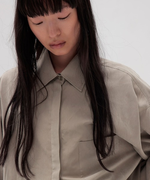 DRESSLAVE(ドレスレイブ)の「peach big shirt(ピーチスキンビッグシャツ)(シャツ/ブラウス・レディース・ブラック/グレイッシュベージュ・38)」の5枚目の写真