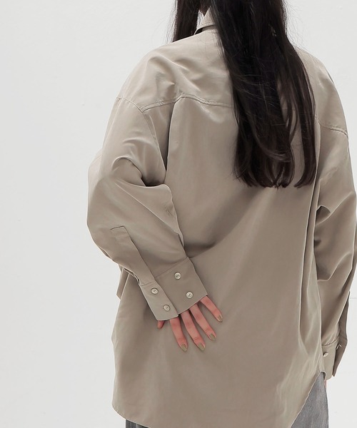 DRESSLAVE(ドレスレイブ)の「peach big shirt(ピーチスキンビッグシャツ)(シャツ/ブラウス・レディース・ブラック/グレイッシュベージュ・38)」の7枚目の写真