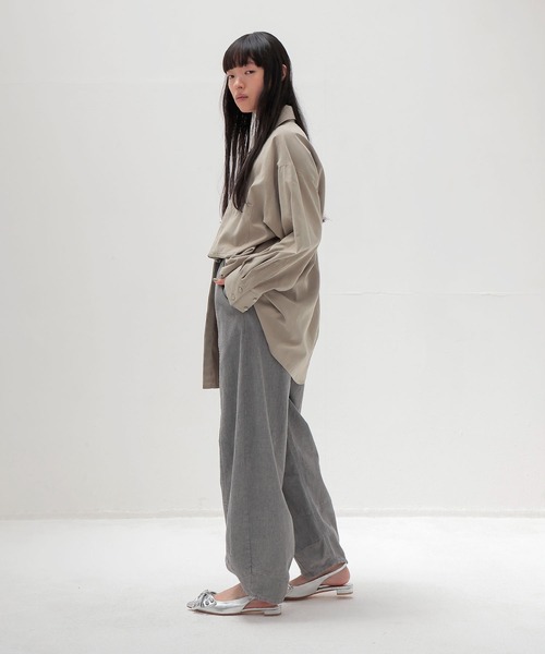 DRESSLAVE(ドレスレイブ)の「peach big shirt(ピーチスキンビッグシャツ)(シャツ/ブラウス・レディース・ブラック/グレイッシュベージュ・38)」の9枚目の写真