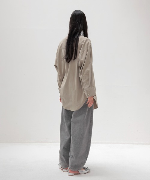 DRESSLAVE(ドレスレイブ)の「peach big shirt(ピーチスキンビッグシャツ)(シャツ/ブラウス・レディース・ブラック/グレイッシュベージュ・38)」の10枚目の写真