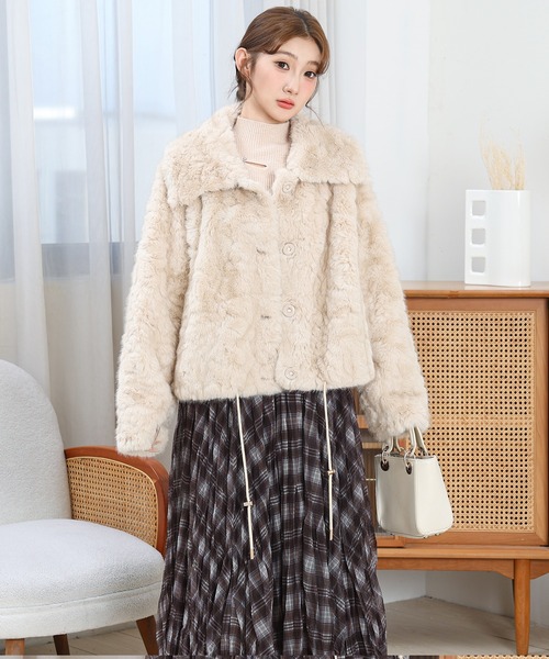 Anely(アネリー)の「ビッグカラー ドローコード付き コンパクト ファー ジャケット(その他アウター・レディース・ブラック/ベージュ/ピンク・FREE)」の6枚目の写真