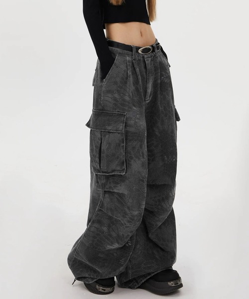 Kuroba(クロバ)の「ワイドカーゴパンツ(デニムパンツ・レディース・ブラック・S/M/L)」の3枚目の写真