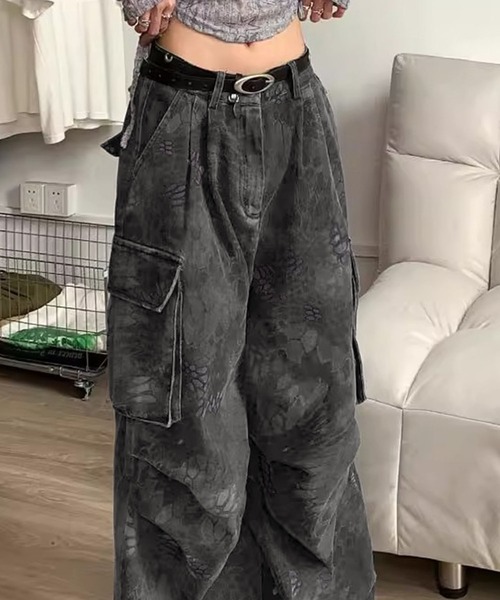 Kuroba(クロバ)の「ワイドカーゴパンツ(デニムパンツ・レディース・ブラック・S/M/L)」の8枚目の写真