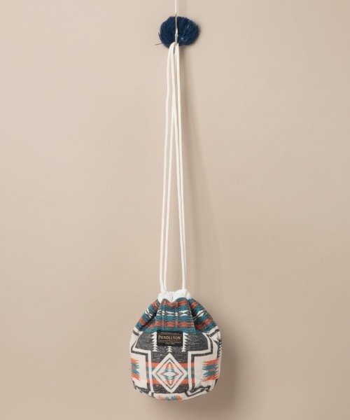 PENDLETON(ペンドルトン)の「【PENDLTON:ペンドルトン】PWM JQ Draw Pouch Chacoal/巾着バッグ(ハンドバッグ・レディース・ネイビー・FREE)」の1枚目の写真