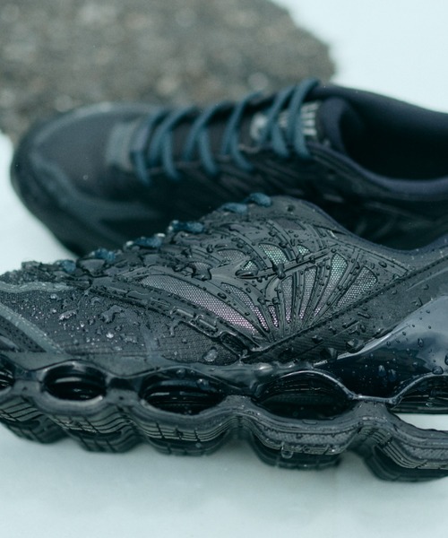 MIZUNO(ミズノ )の「WAVE PROPHECY LS GTX D1GA256001(スニーカー・メンズ・ブラック・26.0cm/27.0cm/28.0cm/29.0cm/26.5cm/27.5cm/25.5cm/28.5cm/23.0cm/24.0cm/25.0cm/23.5cm/24.5cm)」の4枚目の写真