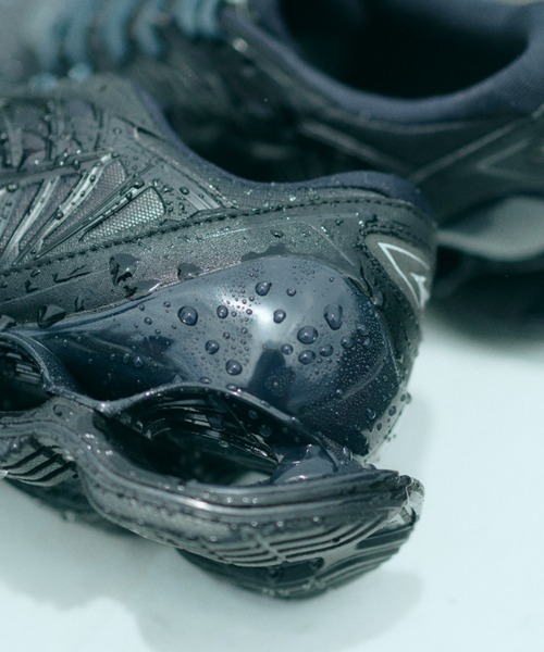 MIZUNO(ミズノ )の「WAVE PROPHECY LS GTX D1GA256001(スニーカー・メンズ・ブラック・26.0cm/27.0cm/28.0cm/29.0cm/26.5cm/27.5cm/25.5cm/28.5cm/23.0cm/24.0cm/25.0cm/23.5cm/24.5cm)」の5枚目の写真