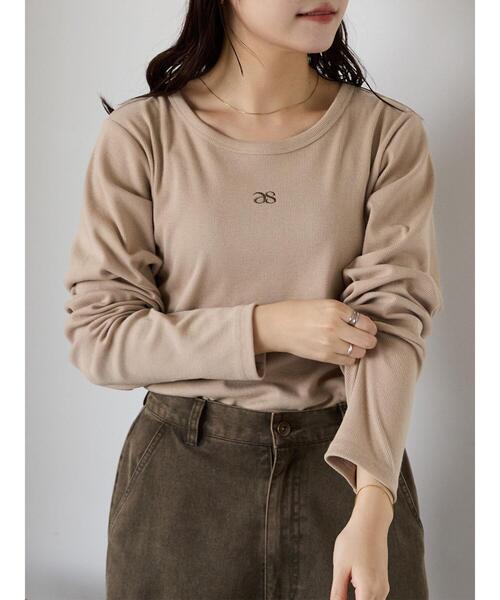 ehka sopo（エヘカソポ）の「ワンポイント刺繍クルーネックカットソー（Tシャツ/カットソー・レディース・ベージュ/ブラック/グレー/オフホワイト・F）」の4枚目の写真