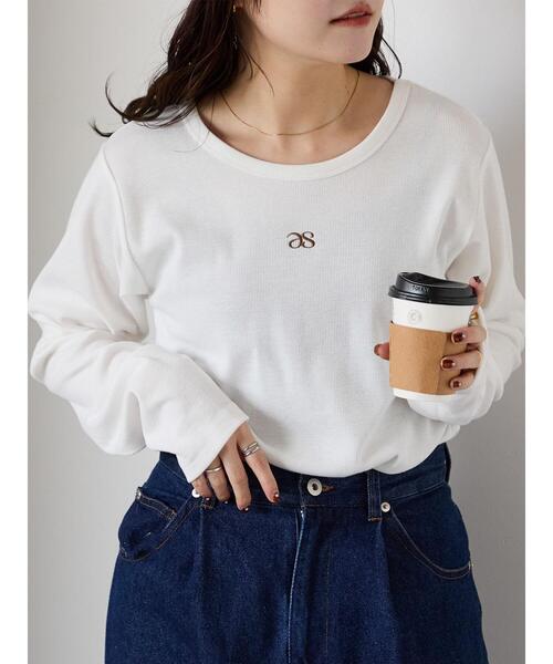 ehka sopo（エヘカソポ）の「ワンポイント刺繍クルーネックカットソー（Tシャツ/カットソー・レディース・ベージュ/ブラック/グレー/オフホワイト・F）」の2枚目の写真