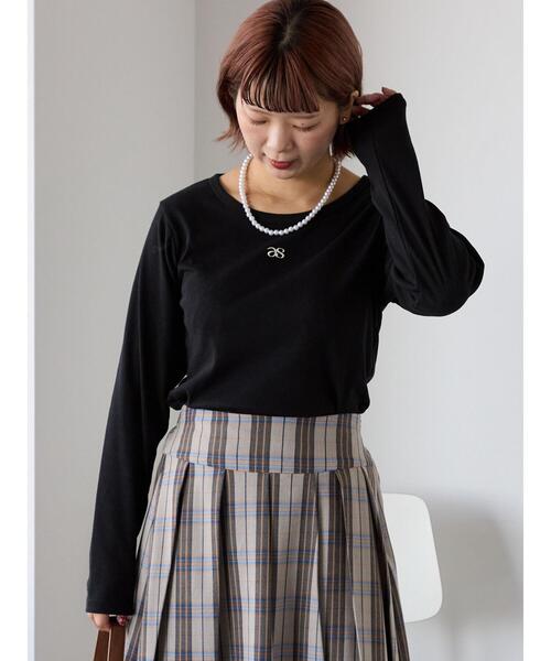 ehka sopo（エヘカソポ）の「ワンポイント刺繍クルーネックカットソー（Tシャツ/カットソー・レディース・ベージュ/ブラック/グレー/オフホワイト・F）」の5枚目の写真