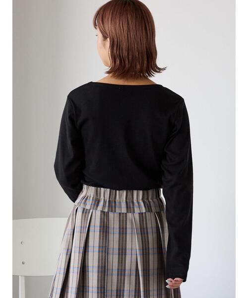 ehka sopo（エヘカソポ）の「ワンポイント刺繍クルーネックカットソー（Tシャツ/カットソー・レディース・ベージュ/ブラック/グレー/オフホワイト・F）」の7枚目の写真