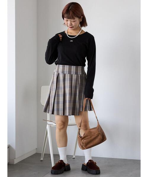 ehka sopo（エヘカソポ）の「ワンポイント刺繍クルーネックカットソー（Tシャツ/カットソー・レディース・ベージュ/ブラック/グレー/オフホワイト・F）」の8枚目の写真