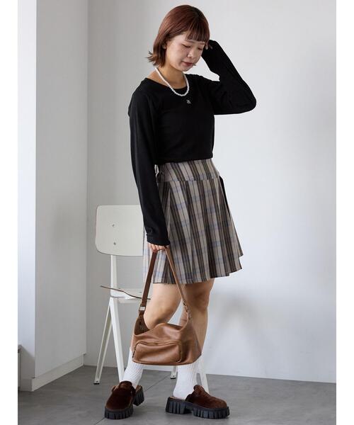 ehka sopo（エヘカソポ）の「ワンポイント刺繍クルーネックカットソー（Tシャツ/カットソー・レディース・ベージュ/ブラック/グレー/オフホワイト・F）」の9枚目の写真