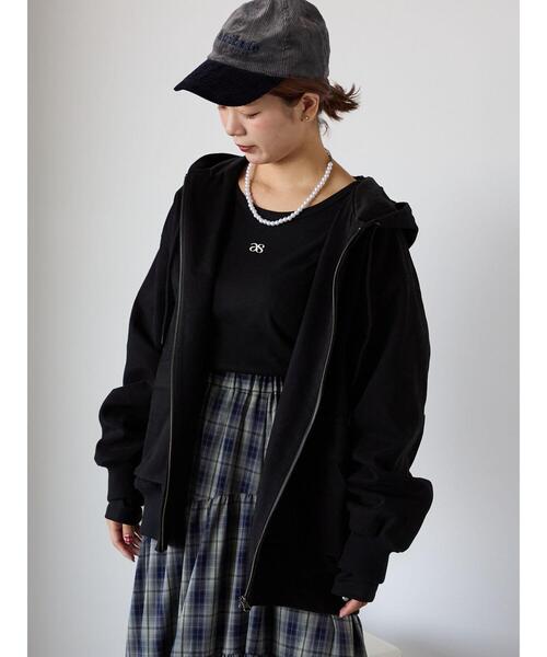 ehka sopo（エヘカソポ）の「ワンポイント刺繍クルーネックカットソー（Tシャツ/カットソー・レディース・ベージュ/ブラック/グレー/オフホワイト・F）」の11枚目の写真