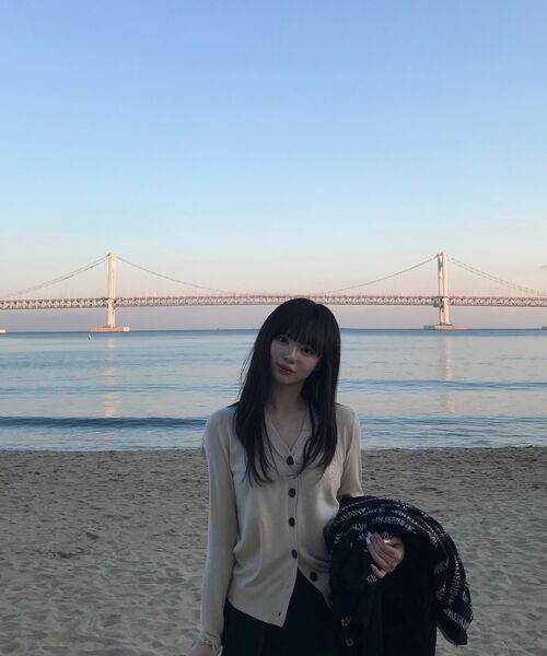 NICK&NICOLE(ニックアンドニコール)の「MINIMAL V NECK BUTTERFLY CARDIGAN_BEIGE(カーディガン/ボレロ・レディース・その他・FREE)」の6枚目の写真
