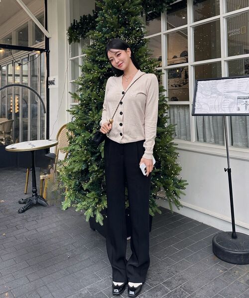 NICK&NICOLE(ニックアンドニコール)の「MINIMAL V NECK BUTTERFLY CARDIGAN_BEIGE(カーディガン/ボレロ・レディース・その他・FREE)」の8枚目の写真