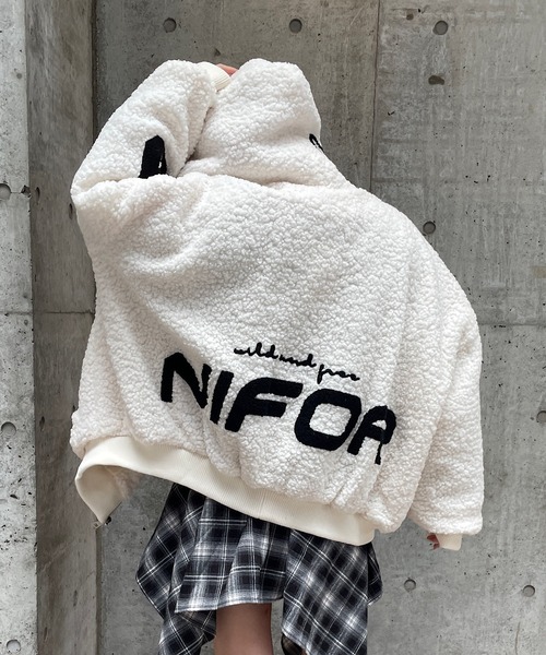 ROGER AND RAW(ロジャーアンドロウ)の「バックロゴボアジップパーカー(パーカー・レディース・ホワイト/グレー/ブラック・FREE)」の7枚目の写真
