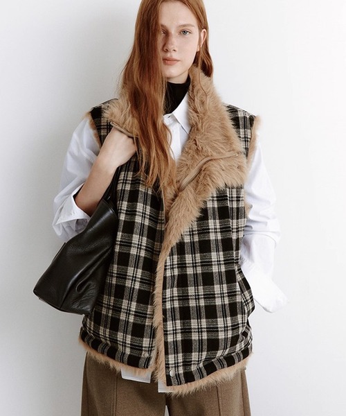 Fano Studios(ファノ ストゥディオズ)の「リバーシブル スタンドカラー フェイクファーベスト FD25W064【Fano Studios】【2025AW】(ベスト・レディース・ベージュ系その他・M/S)」の4枚目の写真