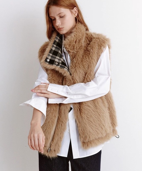 Fano Studios(ファノ ストゥディオズ)の「リバーシブル スタンドカラー フェイクファーベスト FD25W064【Fano Studios】【2025AW】(ベスト・レディース・ベージュ系その他・M/S)」の3枚目の写真