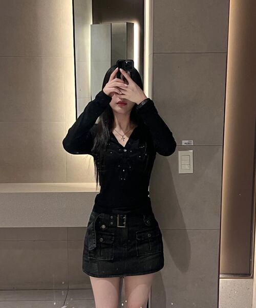 AAKAM（アーカム）の「Studded Leaf Hooded Long Sleeve (Black)（パーカー・レディース・その他・1/2）」の17枚目の写真