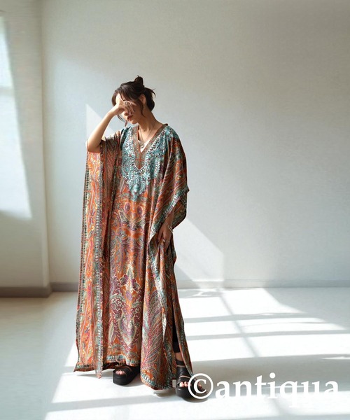 antiqua(アンティカ)の「ペイズリー柄 カフタンワンピース(ワンピース・レディース・マルチ・ONESIZE)」の4枚目の写真