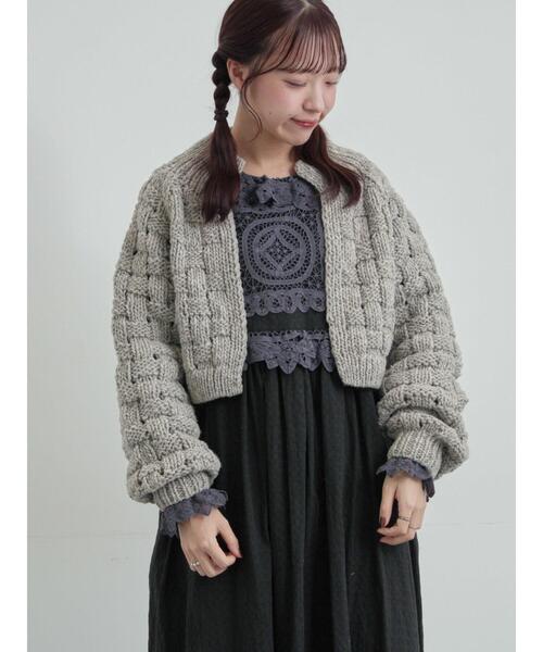 TSUHARU by Samansa Mos2（ツハルバイサマンサモスモス）の「【ペルーニット】ショート丈カーディガン（カーディガン/ボレロ・レディース・グレー/オフホワイト・F）」の2枚目の写真