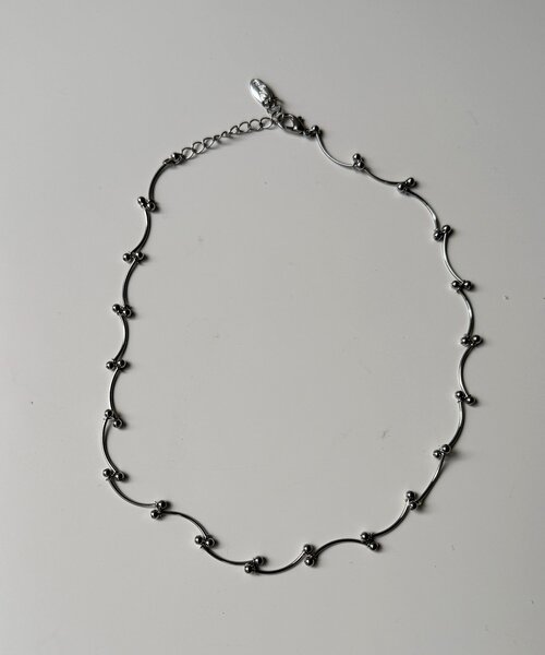 Chez toi(シェトワ)の「変形ウェーブネックレス(ネックレス・レディース・シルバー/ゴールド・FREE)」の4枚目の写真