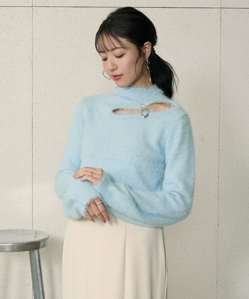 Elishe(エリシェ)の「カットアウトシャギーニットトップス(ニット/セーター・レディース・オフホワイト/チャコールグレー/ライトブルー/レッド・FREE)」の1枚目の写真