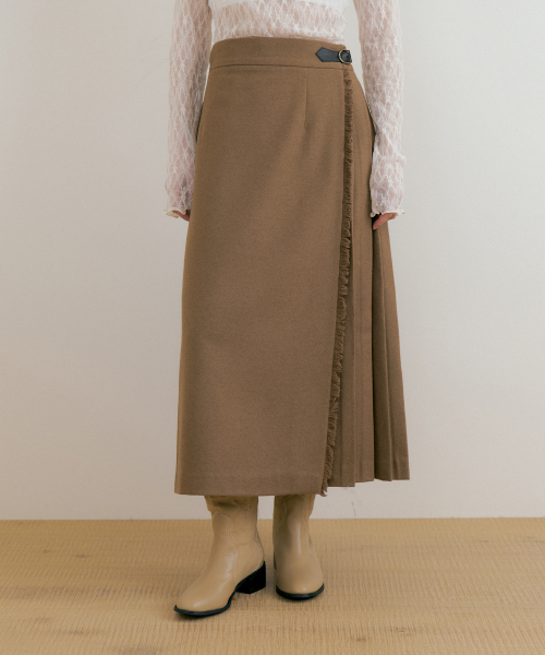 LUCIR ZU(ルシールズ)の「Fringe Wool Pleated Skirt (beige)(スカート・レディース・その他・FREE)」の1枚目の写真