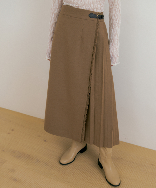 LUCIR ZU(ルシールズ)の「Fringe Wool Pleated Skirt (beige)(スカート・レディース・その他・FREE)」の2枚目の写真