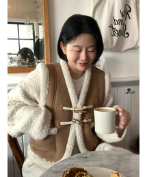 Bb' BENETTON（ビーフラットベネトン）の「Non-flat Mustang Vest (Brown)（ムートンコート）」