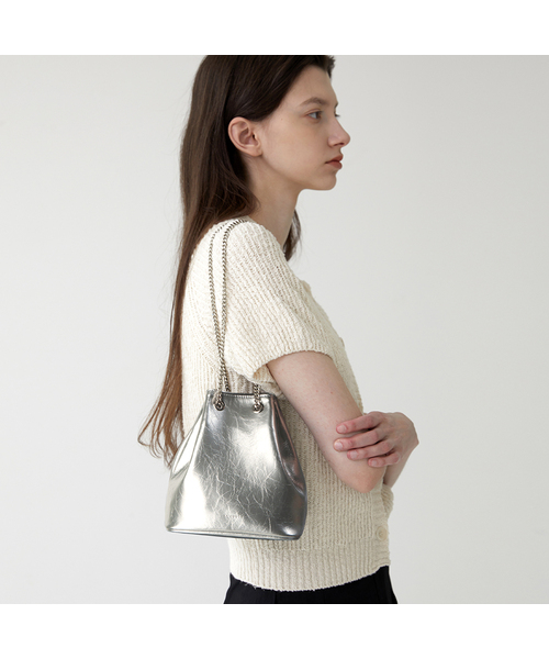 ANODDS(アンオズ)の「TIWI chain leather bucket bag 5 color(ショルダーバッグ・レディース・ブラック/ブラウン/シルバー/アイボリー/シルバーグレー/バーガンディー・FREE)」の6枚目の写真