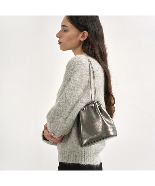 ANODDS(アンオズ)の「TIWI chain leather bucket bag 5 color(ショルダーバッグ・レディース・ブラック/ブラウン/シルバー/アイボリー/シルバーグレー/バーガンディー・FREE)」の3枚目の写真