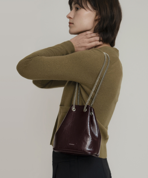 ANODDS(アンオズ)の「TIWI chain leather bucket bag 5 color(ショルダーバッグ・レディース・ブラック/ブラウン/シルバー/アイボリー/シルバーグレー/バーガンディー・FREE)」の8枚目の写真