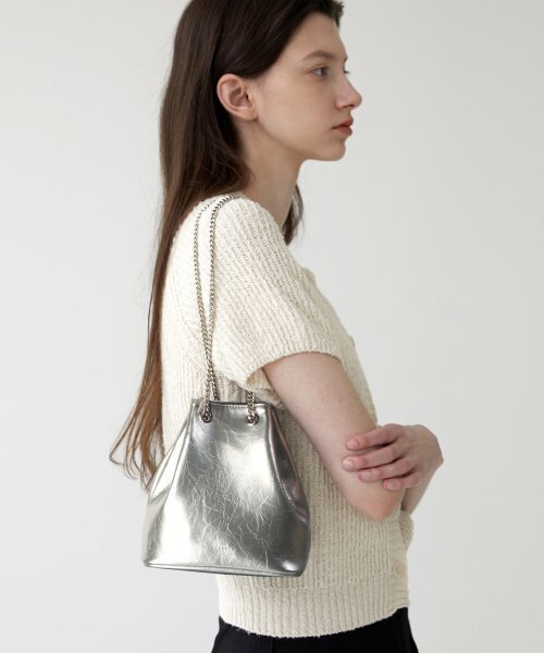 ANODDS(アンオズ)の「TIWI chain leather bucket bag 5 color(ショルダーバッグ・レディース・ブラック/ブラウン/シルバー/アイボリー/シルバーグレー/バーガンディー・FREE)」の10枚目の写真