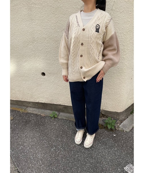 WORLD WIDE LOVE!(ワールドワイドラブ)の「ケーブル切り替えカーデ(ニット/セーター・レディース・アイボリー/ブラック/ベージュ・1)」の1枚目の写真