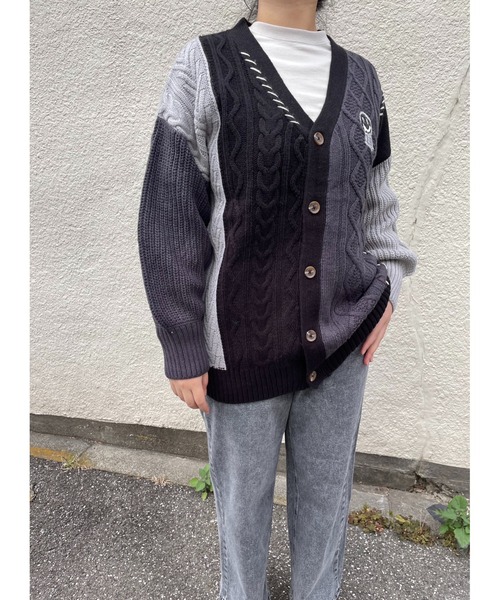 WORLD WIDE LOVE!(ワールドワイドラブ)の「ケーブル切り替えカーデ(ニット/セーター・レディース・アイボリー/ブラック/ベージュ・1)」の2枚目の写真