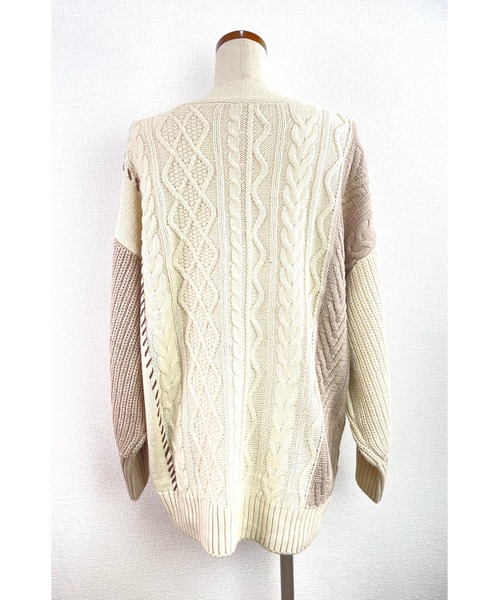WORLD WIDE LOVE!(ワールドワイドラブ)の「ケーブル切り替えカーデ(ニット/セーター・レディース・アイボリー/ブラック/ベージュ・1)」の7枚目の写真