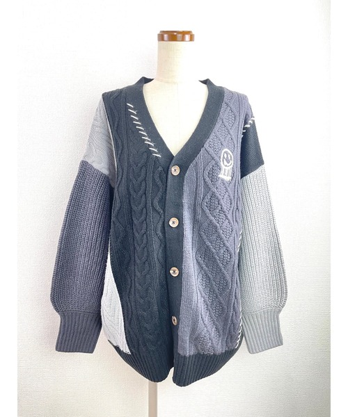 WORLD WIDE LOVE!(ワールドワイドラブ)の「ケーブル切り替えカーデ(ニット/セーター・レディース・アイボリー/ブラック/ベージュ・1)」の8枚目の写真