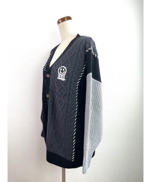 WORLD WIDE LOVE!(ワールドワイドラブ)の「ケーブル切り替えカーデ(ニット/セーター・レディース・アイボリー/ブラック/ベージュ・1)」の9枚目の写真