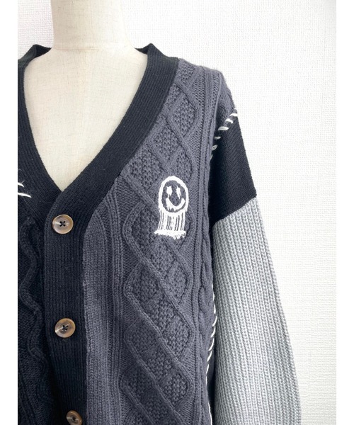 WORLD WIDE LOVE!(ワールドワイドラブ)の「ケーブル切り替えカーデ(ニット/セーター・レディース・アイボリー/ブラック/ベージュ・1)」の11枚目の写真